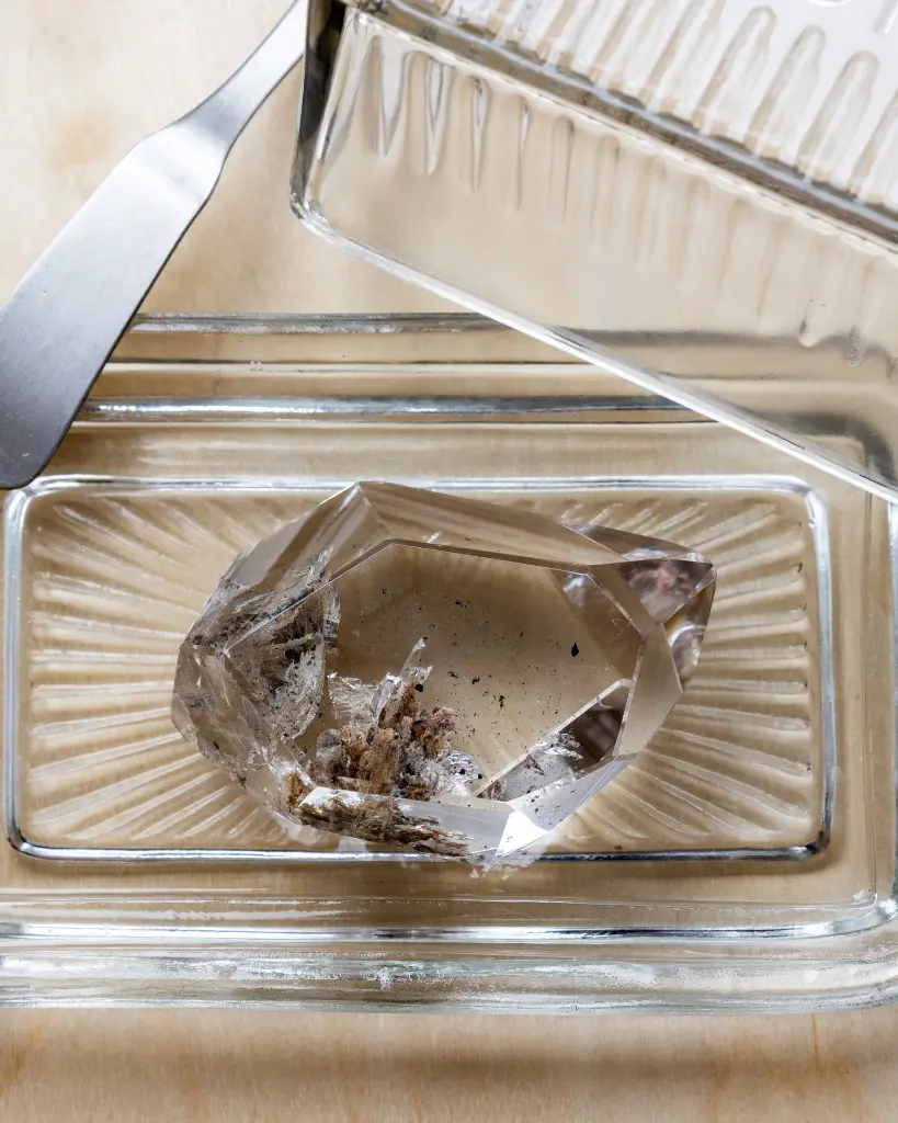 High Quality Clear Quartz With Phantom 211g