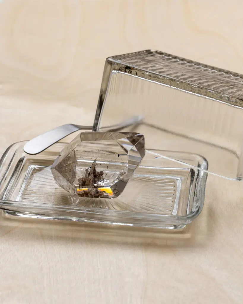 High Quality Clear Quartz With Phantom 211g