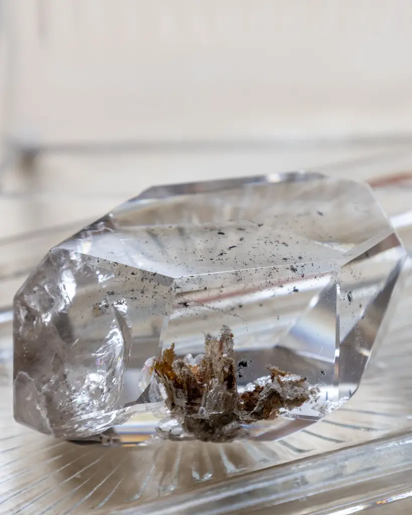 High Quality Clear Quartz With Phantom 211g