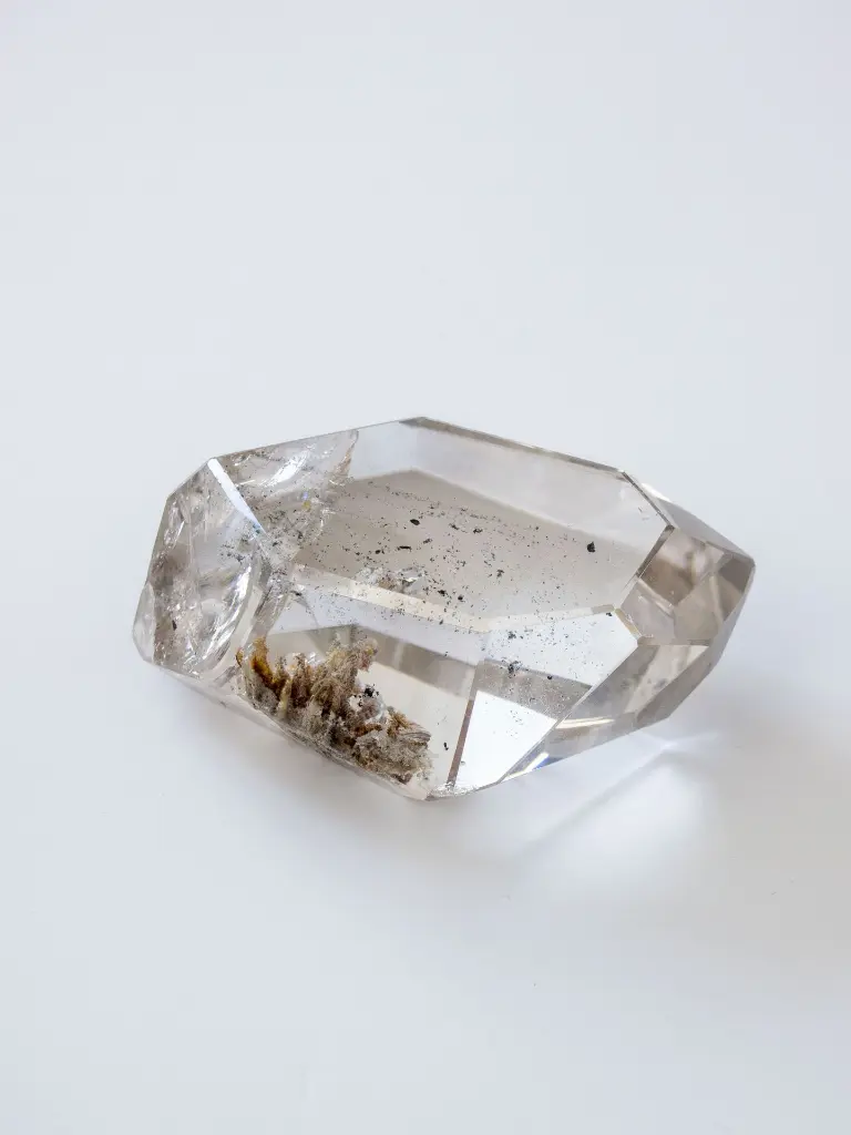 High Quality Clear Quartz With Phantom 211g
