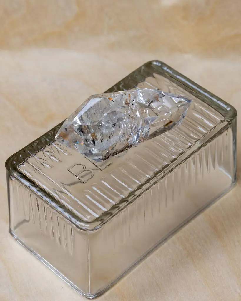 High Quality Clear Quartz With Phantom 147g