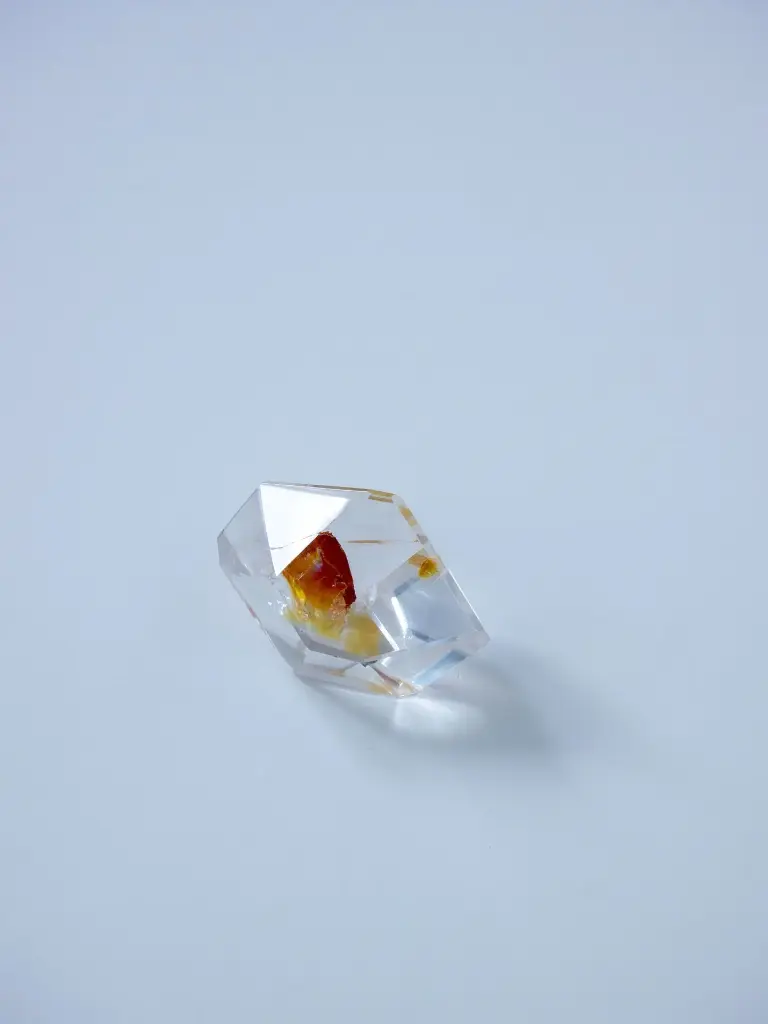 High Quality Clear Quartz With Rainbow Inclusion 35g