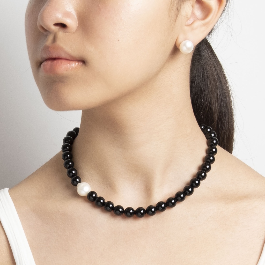 [NATN1028S-1] Black Agate Gemstone Necklace with Side Semi-round White Pearl