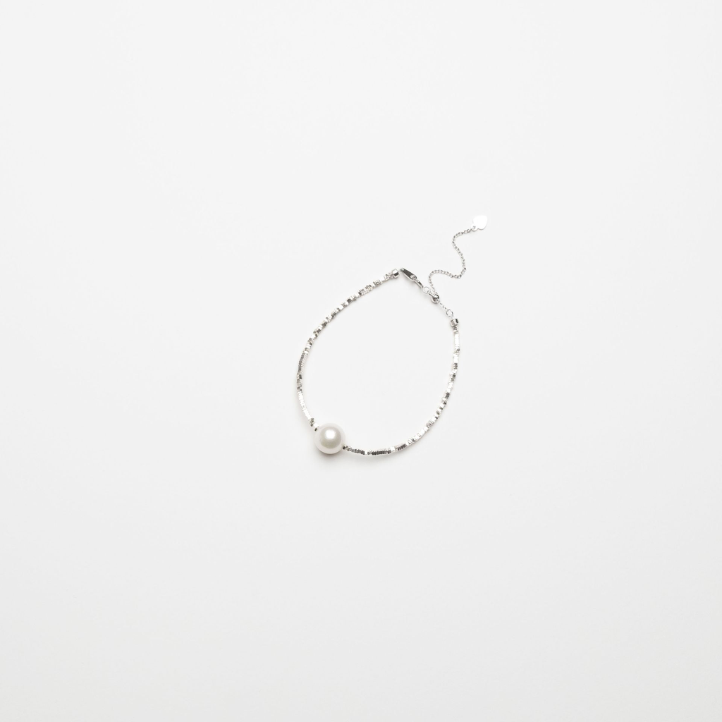 [NATB1001S-1] Sterling Silver Discs Bracelet with White Round Pearl