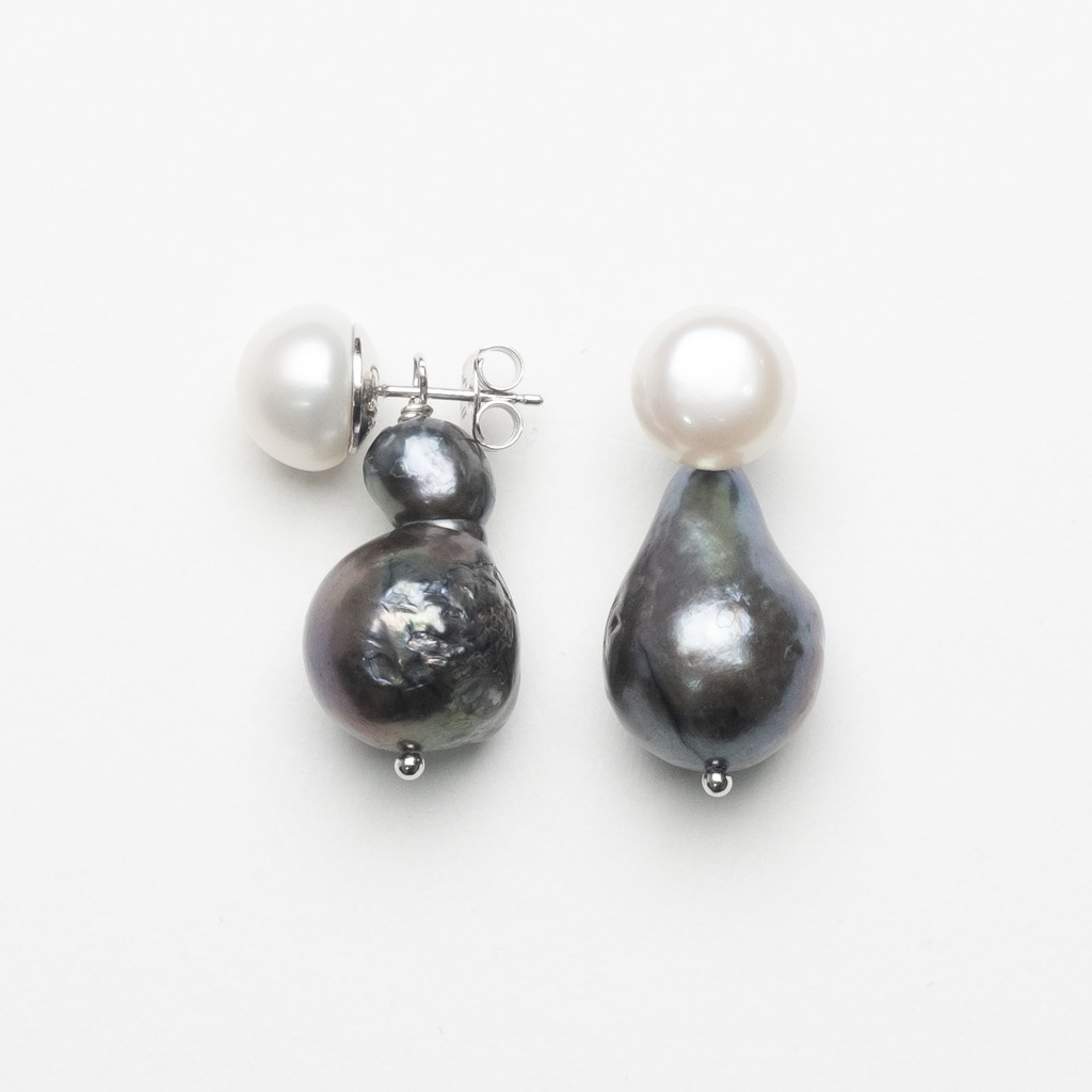 [NATE1034S-1] White Button Pearl with Black Baroque Pearl Earrings
