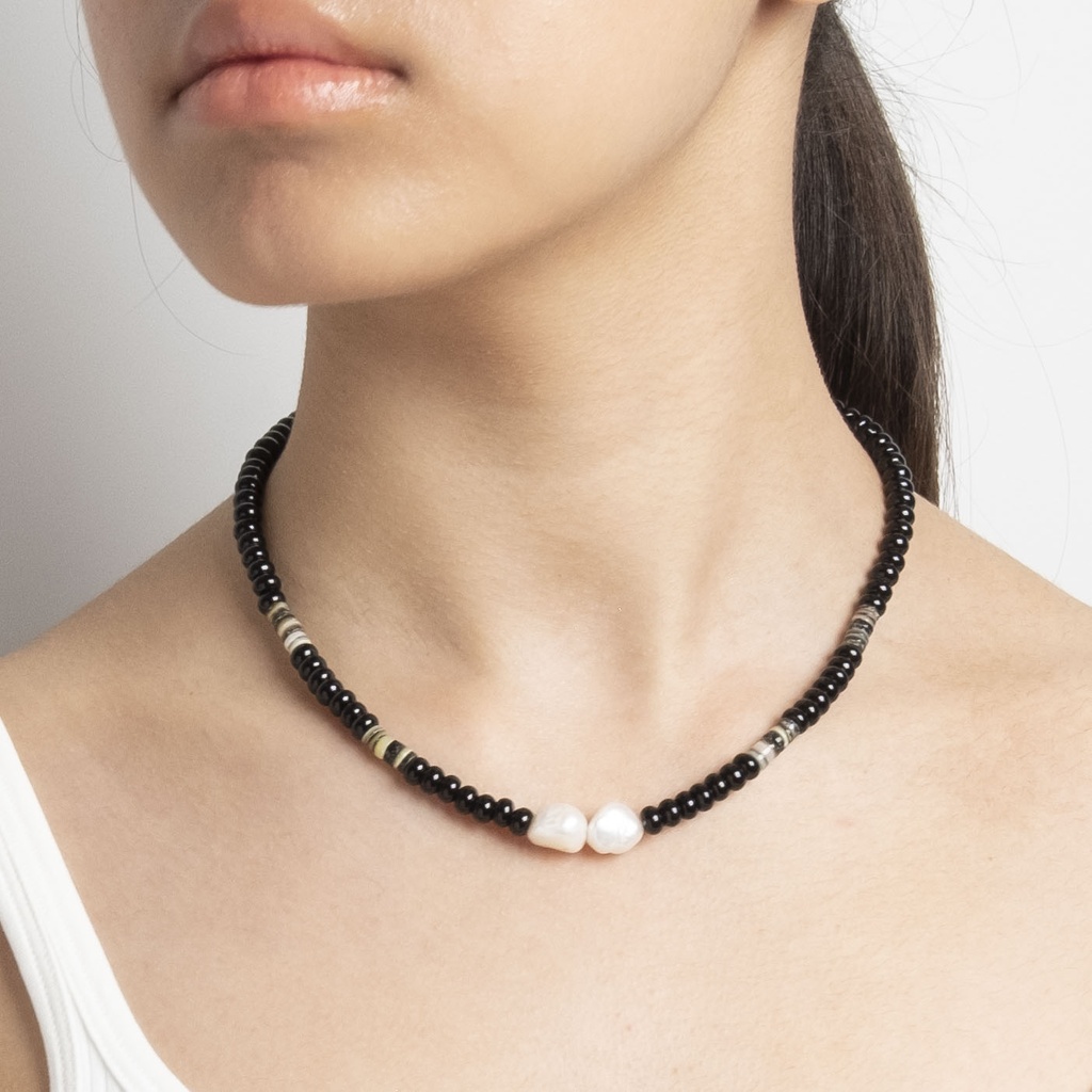 [NATN1020S-1] Black Agate Gemstone Necklace with Semi-round White Pearls and Shell